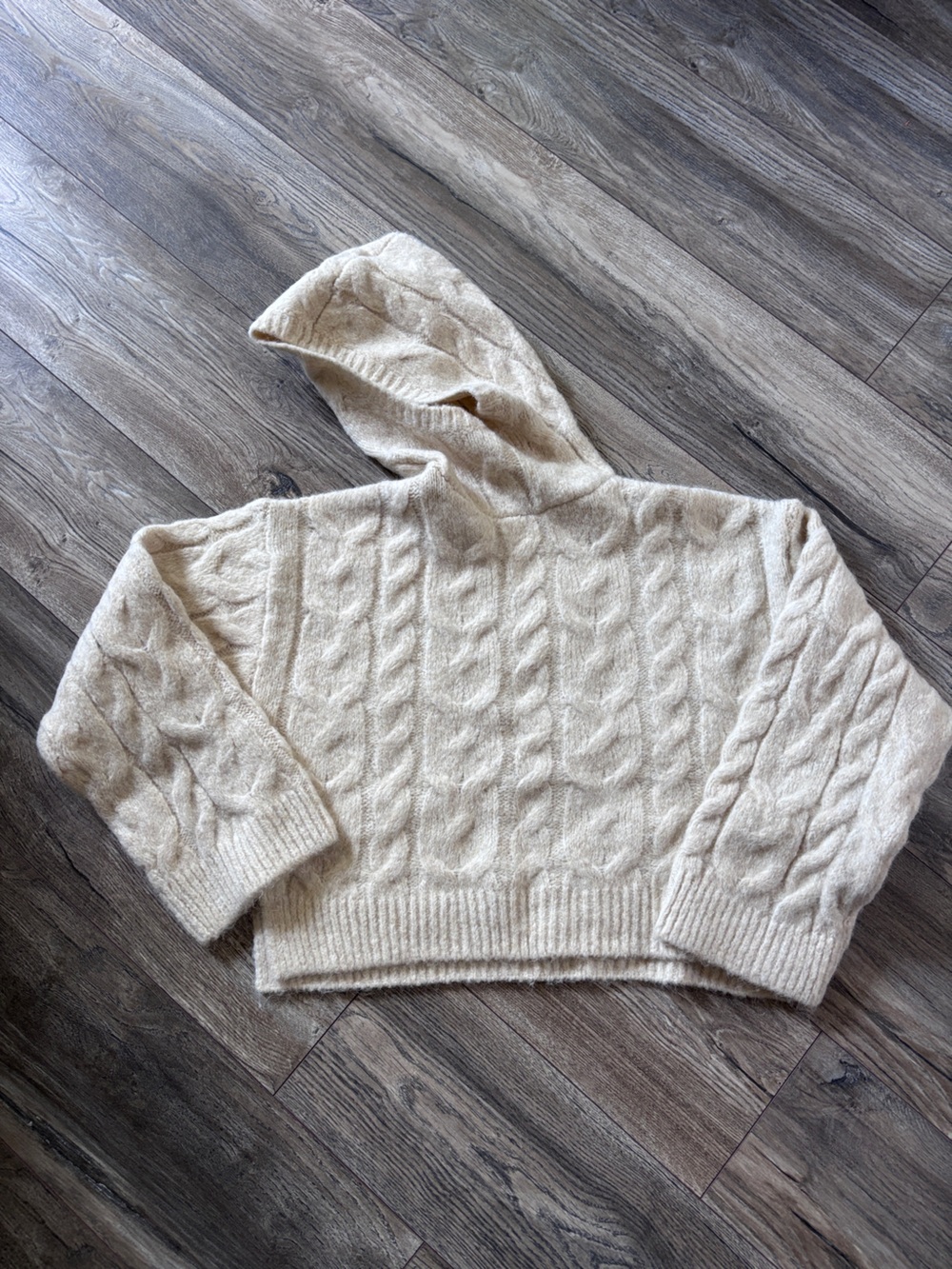 Cozy Cable Knit Women's Sweater in Oatmeal